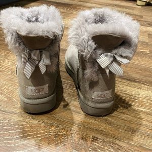 ugg bow boots mini Bailey- light grey